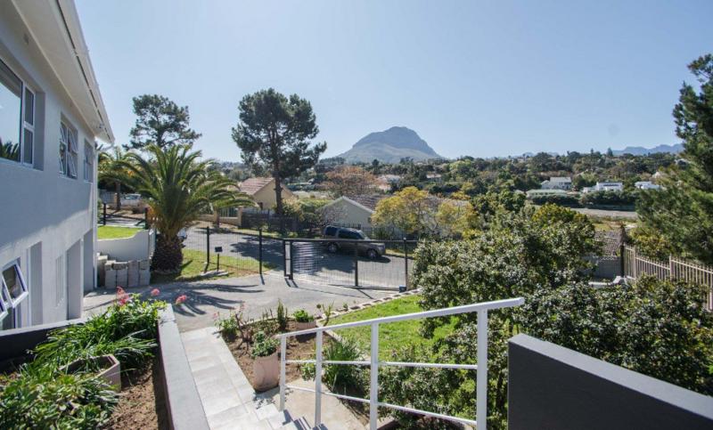 3 Bedroom Property for Sale in Heldervue Western Cape